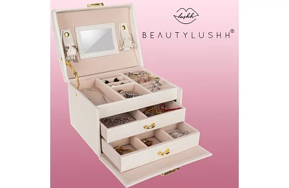 Cutie elegantă pentru bijuterii – bej cu lacăt și suprafață de satin