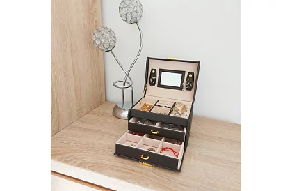 Cutie elegantă pentru bijuterii – neagră cu lacăt și suprafață de satin