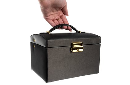 Cutie elegantă pentru bijuterii – neagră cu lacăt și suprafață de satin