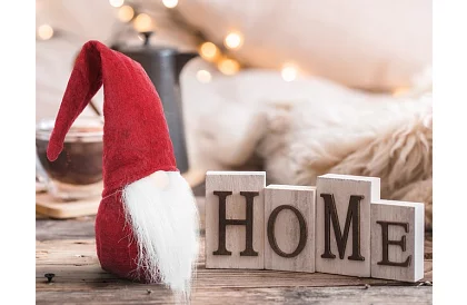 Gnom în picioare – elf roșu 30 cm