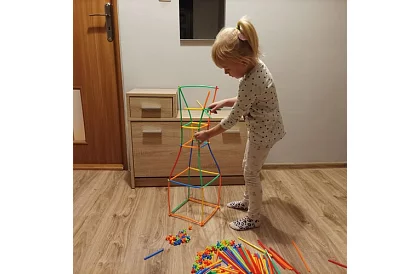 Set de construcție colorat 3D din paie 408 buc – joc creativ pentru copii