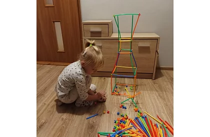 Set de construcție colorat 3D din paie 408 buc – joc creativ pentru copii