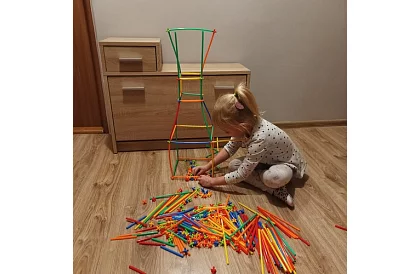 Set de construcție colorat 3D din paie 408 buc – joc creativ pentru copii