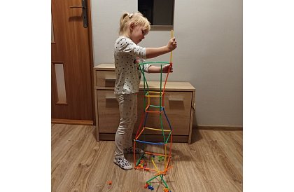 Set de construcție colorat 3D din paie 408 buc – joc creativ pentru copii