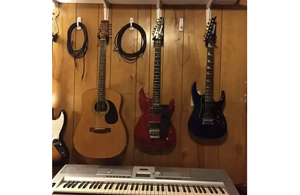 Suport pentru chitară – universal pentru instrumente cu coarde