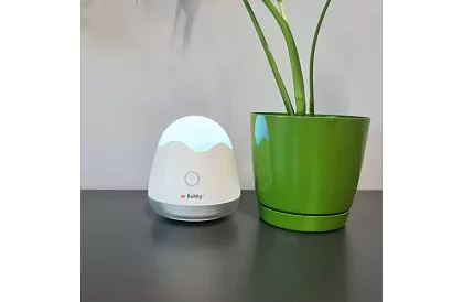 Dispozitiv pentru îndepărtarea scamelor de pe îmbrăcăminte