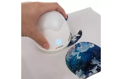 Dispozitiv pentru îndepărtarea scamelor de pe îmbrăcăminte