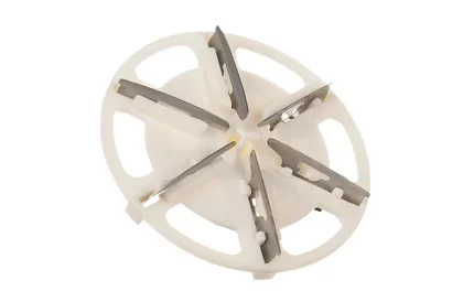 Dispozitiv pentru îndepărtarea scamelor de pe îmbrăcăminte