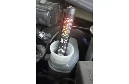 Tester LED pentru lichidul de frână