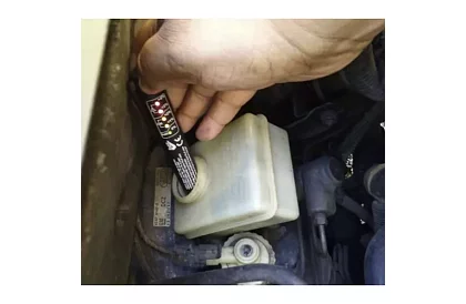 Tester LED pentru lichidul de frână