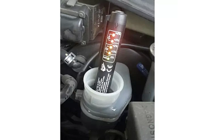 Tester LED pentru lichidul de frână