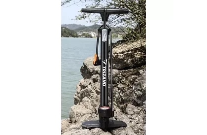 Pompa pentru bicicletă 16 BAR / 230 PSI – cu manometru