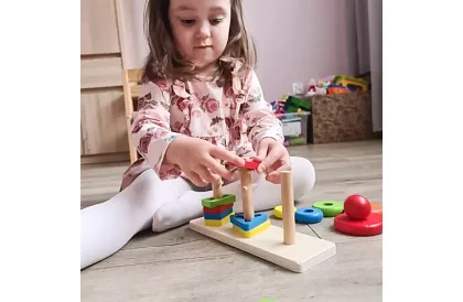 Puzzle din lemn pentru copii – sortator de forme