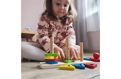 Puzzle din lemn pentru copii – sortator de forme