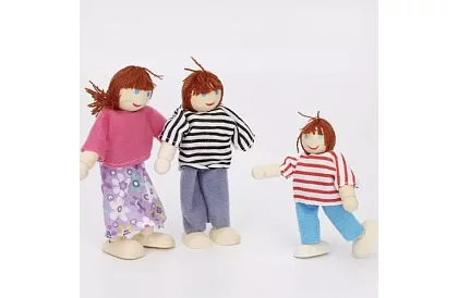 Păpuși din lemn pentru căsuța copiilor – 7 buc.