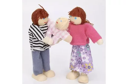 Păpuși din lemn pentru căsuța copiilor – 7 buc.