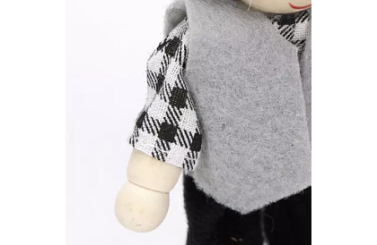 Păpuși din lemn pentru căsuța copiilor – 7 buc.