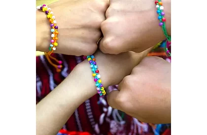 Set creativ pentru fabricarea brățărilor