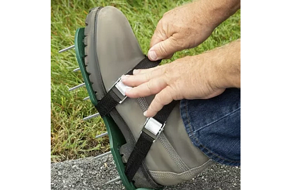 Aerator universal pentru gazon pe încălțăminte