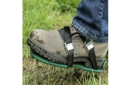 Aerator universal pentru gazon pe încălțăminte