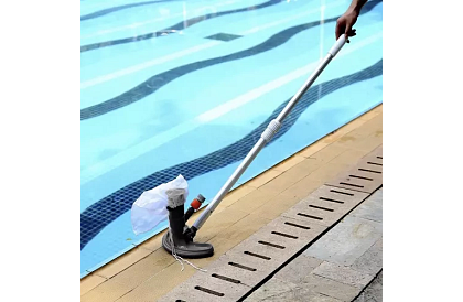 Aspirator de piscină