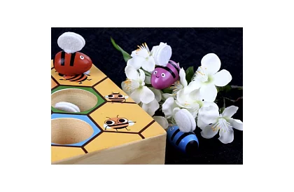 Prinde albinuta – joc educativ din lemn