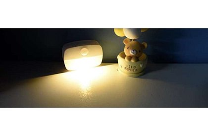 Lumină LED wireless cu senzor de mișcare