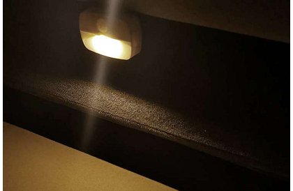 Lumină LED wireless cu senzor de mișcare