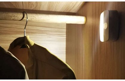 Lumină LED wireless cu senzor de mișcare