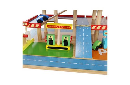 Parcare din lemn – garaj pentru copii