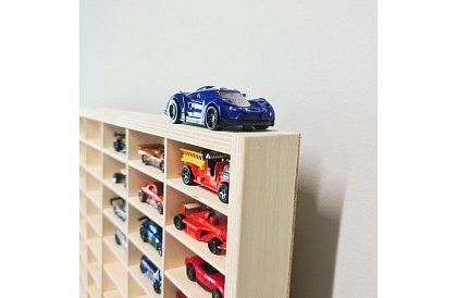 Raft din lemn - organizator pentru mașinuțe - 54 compartimente