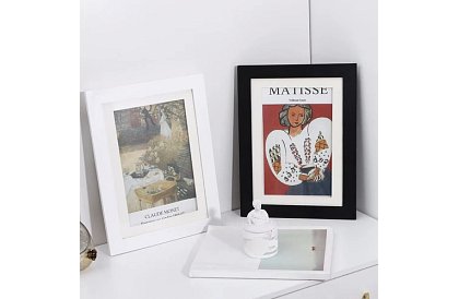 Cadru artistic de deschidere pentru fotografii – desene A4 - alb