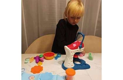 Robot de bucătărie pentru copii din plastilină