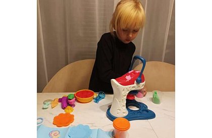 Robot de bucătărie pentru copii din plastilină