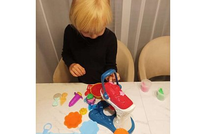 Robot de bucătărie pentru copii din plastilină