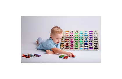 Raft din lemn – organizator pentru mașinuțe – 80 de compartimente