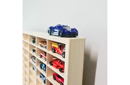 Raft din lemn – organizator pentru mașinuțe – 80 de compartimente