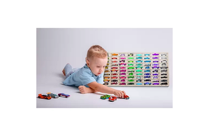 Raft din lemn – organizator pentru mașinuțe – 80 de compartimente