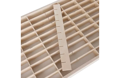 Raft din lemn – organizator pentru mașinuțe – 80 de compartimente