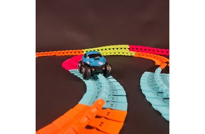 Pista de mașini flexibilă de 4,8 metri + mașină