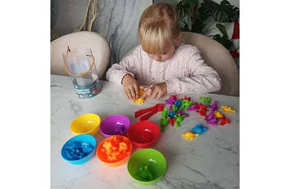 Set de dinozauri pentru învățarea culorilor și numărat.