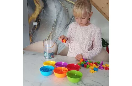 Set de dinozauri pentru învățarea culorilor și numărat.