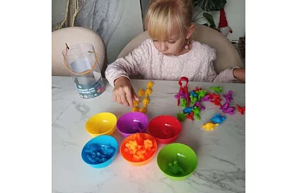 Set de dinozauri pentru învățarea culorilor și numărat.