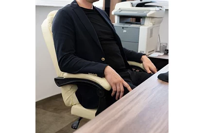 Scaun de birou cu suport pentru picioare extensibil - crem