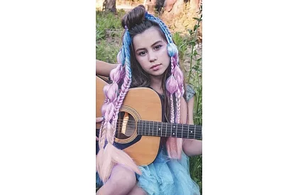 Păr sintetic ombre împletit strălucitor – violet-albastru