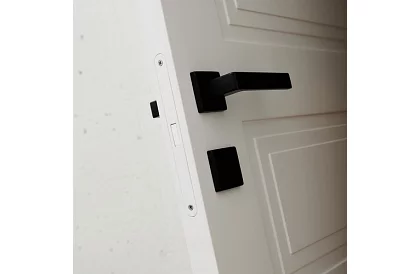 Uși hardware – mânere negre mate