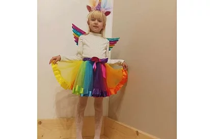 Costumul unicornului curcubeu