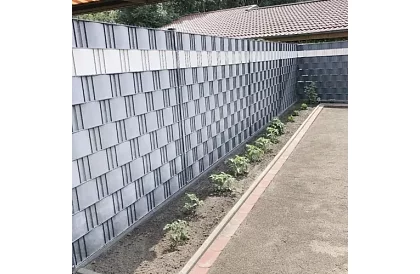 Bandă de umbrire pentru gard gri - panou 630 g/m² + cleme