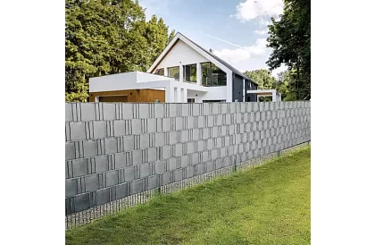 Bandă de umbrire pentru gard gri - panou 630 g/m² + cleme