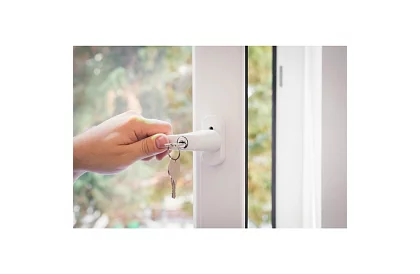 Mâneră de fereastră cu închidere